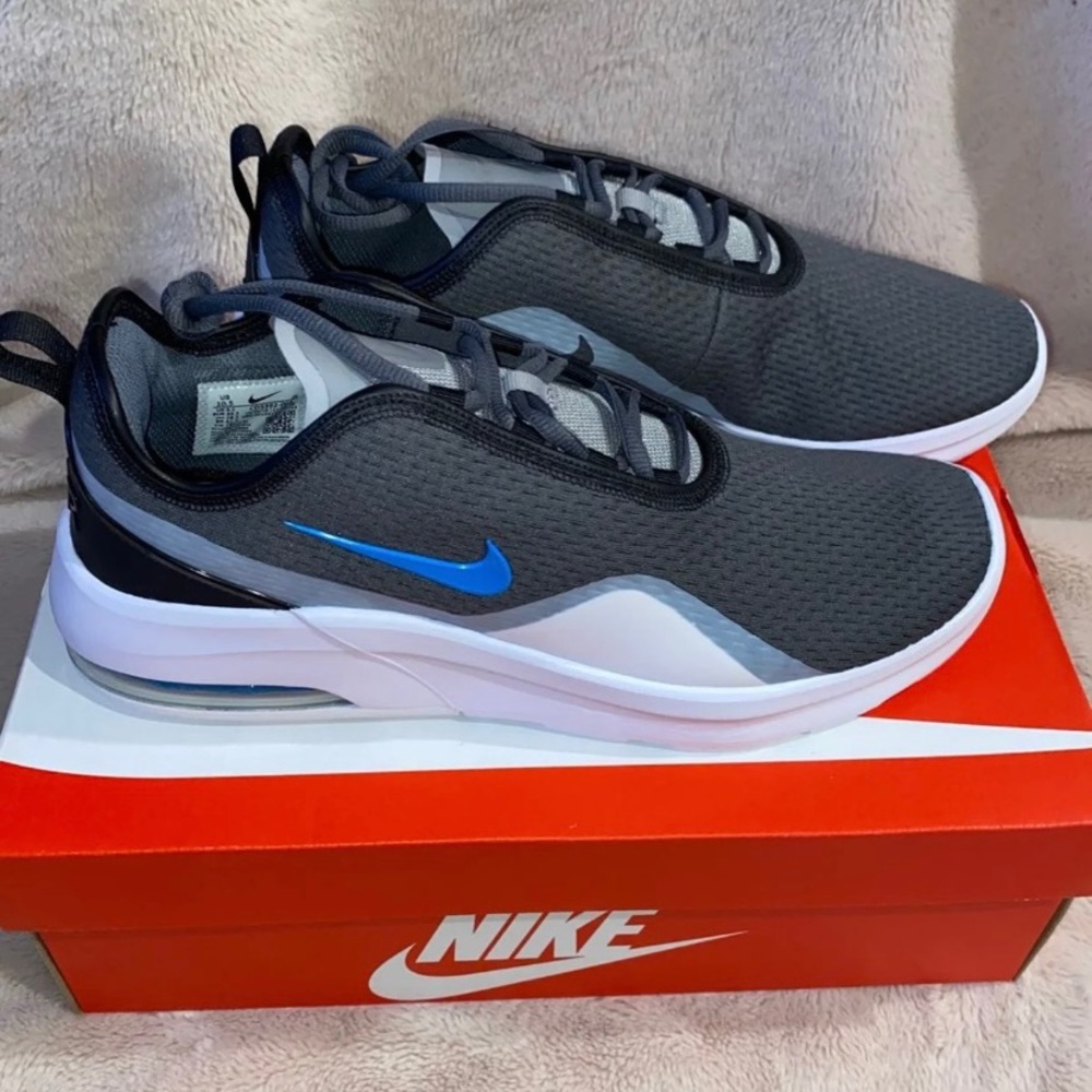 Men's Nike Air Max Motion 2 ES1 Casual Sneakers